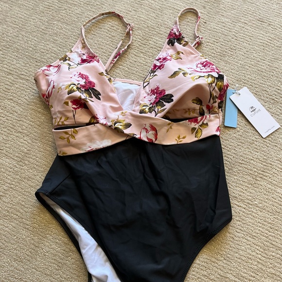 Cupshe Other - Cupshe Swimsuit 🩱
